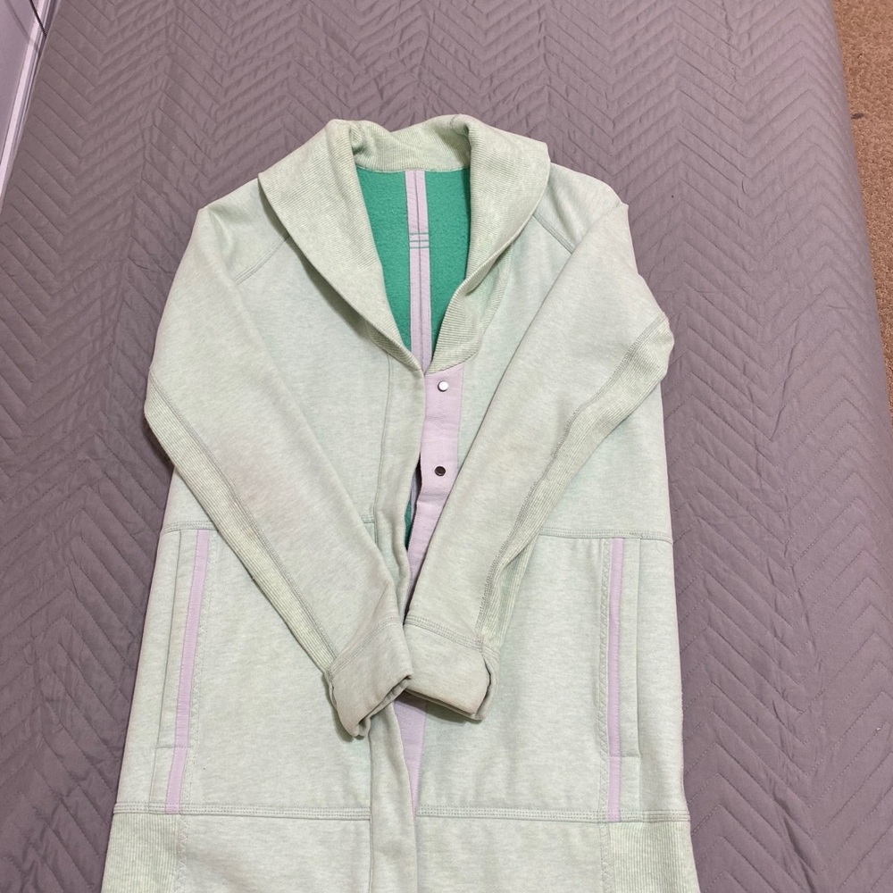 Lululemon jacket - Picture 4 of 4
